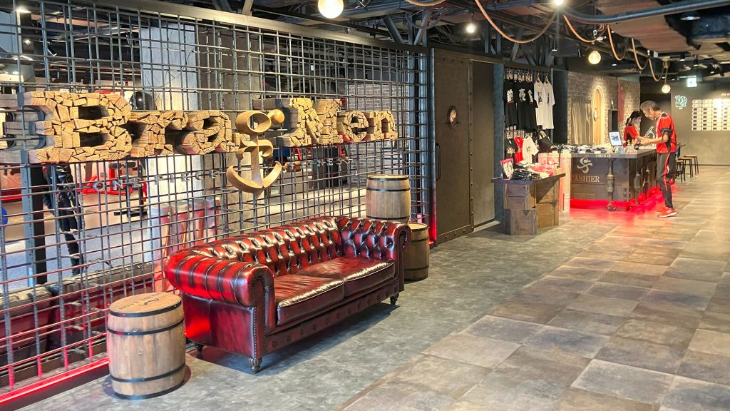 One PIece Brag Men entrance