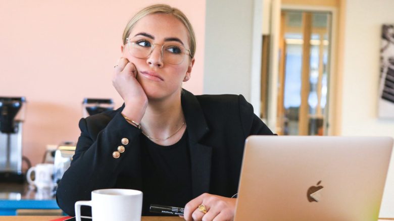 Woman Looking at screen not amused title titel 1280x720