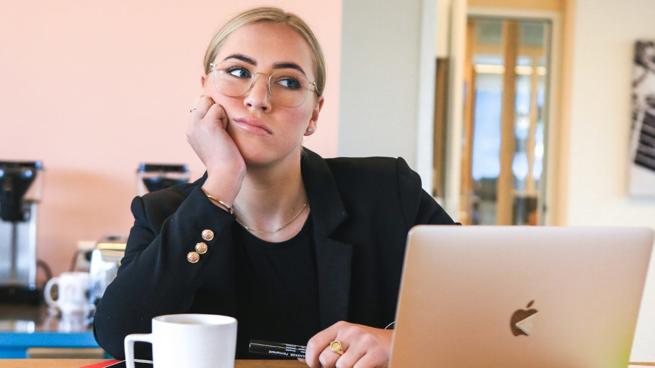 Eine Studie stellt fest: Personen, die im Homeoffice arbeiten, sind deutlich effizienter als die Kollegen im Büro