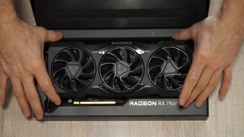 Glückspilz findet Monster-Grafikkarte für 900 € am Wühltisch, zahlt 4 € und verbaut sie in neuem PC