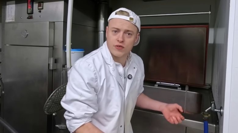 A Master Butcher Streams His Everyday Life on Twitch and 10,000 People Love It