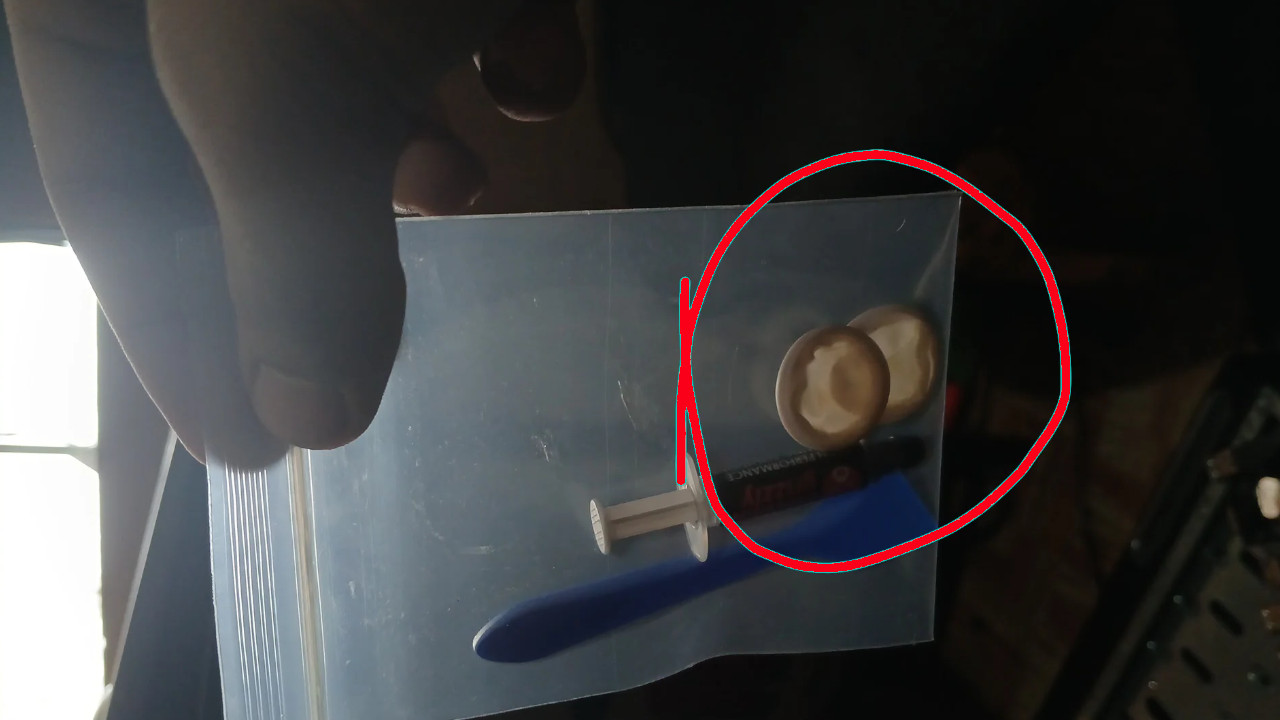 Ein Spieler kauft Wärmeleitpaste und ist schockiert, was er beim Öffnen der Verpackung findet