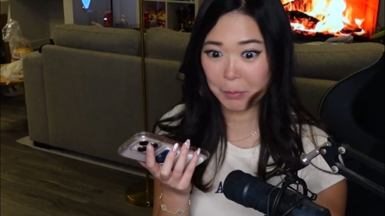 ExtraEmily spürt den Zorn des Internets, weil sie einen Freund auf Twitch beim falschen Namen nennt