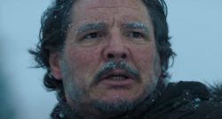 Titel The Last of US 2 Pedro Pascal als Joel mit Schnee und Eis im Gesicht