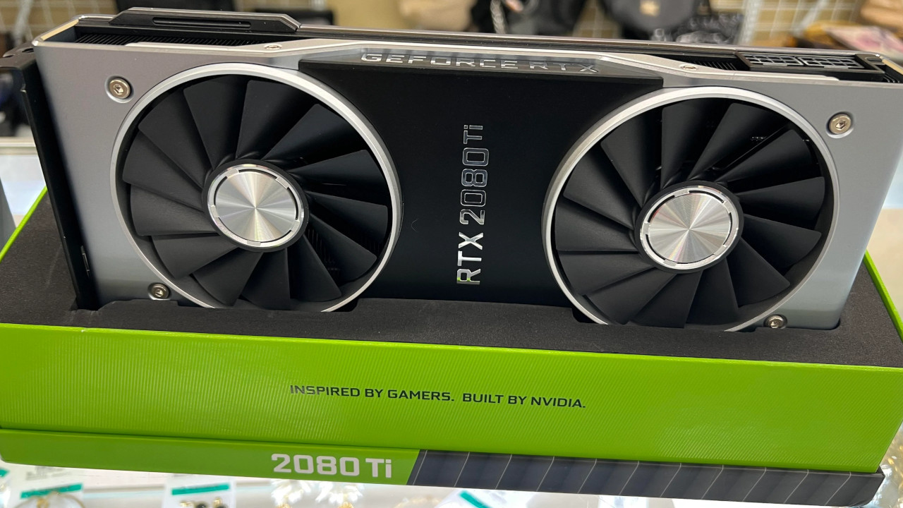 Er entdeckt im Laden eine Grafikkarte für 300 US-Dollar, die eigentlich nur ein Entwickler besitzen darf