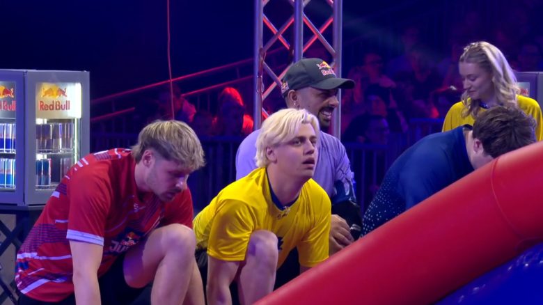Papaplatte gewinnt Event auf Twitch, weil Joey Kelly seinen Rivalen ins Krankenhaus schickt