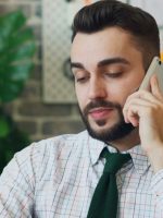 Eine Firma entließ 7.800 Mitarbeiter, um sie durch KI zu ersetzen, doch man hat nicht erwartet, dass man etliche Mitarbeiter wegen KI wieder einstellen wird