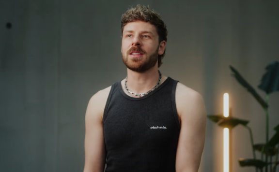 Rewinside redet in einem Interview über seine YouTube-Anfänge.