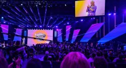 TwitchCon 2025 Crowd Bühne