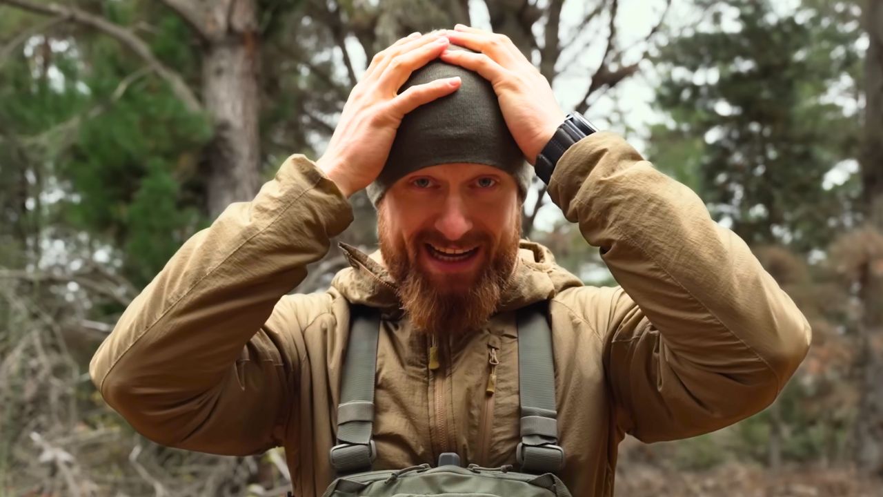 Während Fans sich über die neue Staffel von 7 vs. Wild ärgern, erklärt Fritz Meinecke, wie viel er wirklich damit zu tun hat