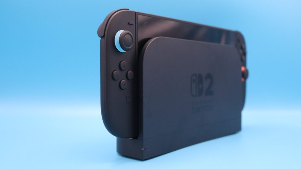 Nintendo Switch 2 in Dockingstation Schrägansicht