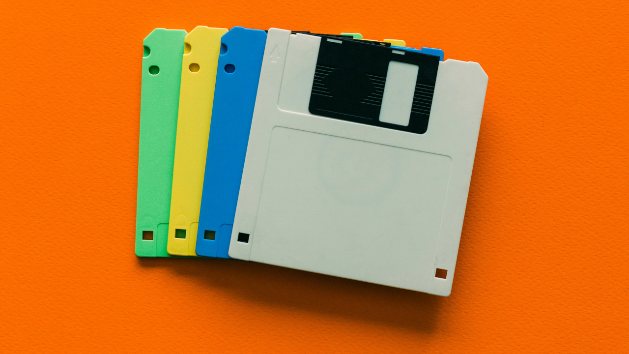 Eine amerikanische Behörde setzt 2025 noch auf Windows 95, Disketten und Papierstreifen