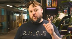 Chef von Dune: Awakening weiß, was 2035 im Spiel passieren soll, aber zwei Faktoren können den Plan ändern - Titelbild zeigt Joel Bylos