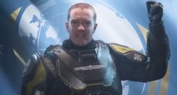 Ein Emote soll euch in Helldivers 2 vor Explosionen schützen, doch die Community hat Zweifel -Titelbild zeigt Spielcharakter