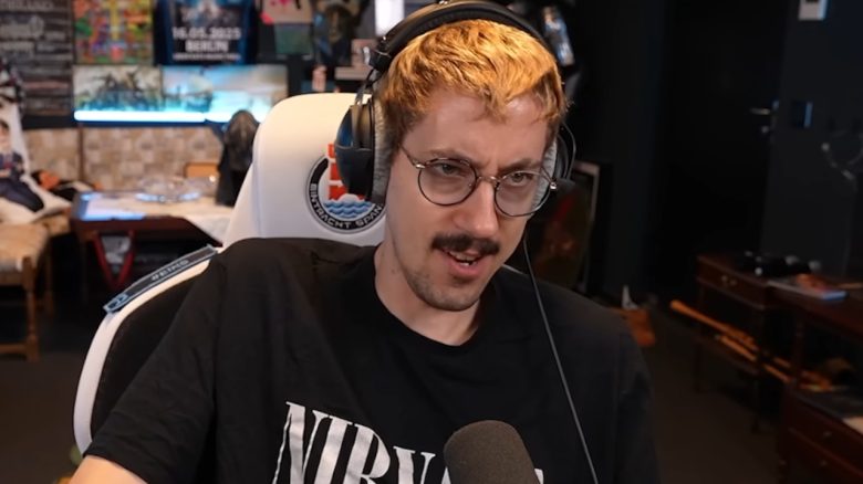 HandOfBlood wants to try a new game on Twitch, is startled when he is personally addressed: “They are following me!”