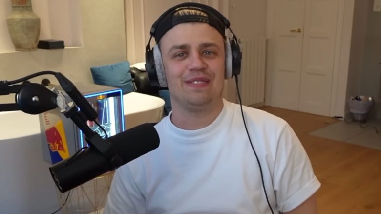 Papaplatte bekommt einen Preis von Twitch, spielt ihn sofort kaputt