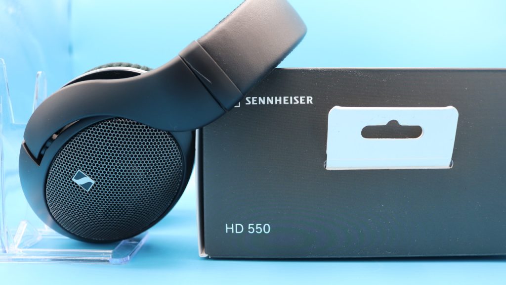 Sennheiser HD 550 with box.