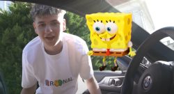Titel Twitch-Streamer Eldos und Spongebob ím neuem Auto, was er nicht fahren