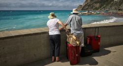 Titelbild Touristen am Meer