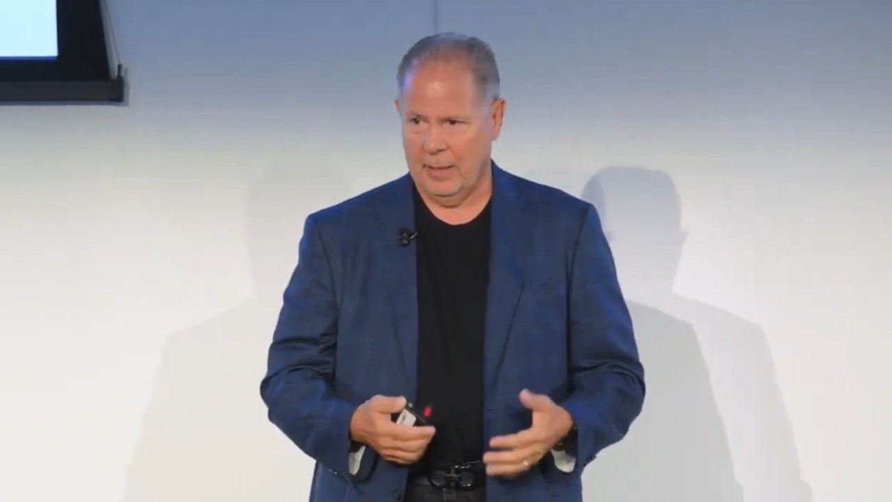 Ein CEO hat fast 80 % seiner Mitarbeiter entlassen, weil sie sich weigerten, KI zu verwenden: Zwei Jahre später sagt er, er würde es wieder tun