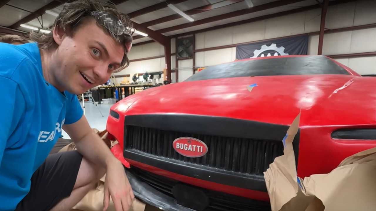 Ein YouTuber mit 11 Millionen Abonnenten hat bei Alibaba einen Bugatti bestellt: Das Auspacken des Autos verlief nicht wie geplant