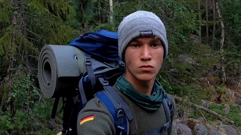 YouTuber fährt extra nach Schweden, um 7 vs. Wild nachzuspielen, muss aber eine wichtige Regel brechen