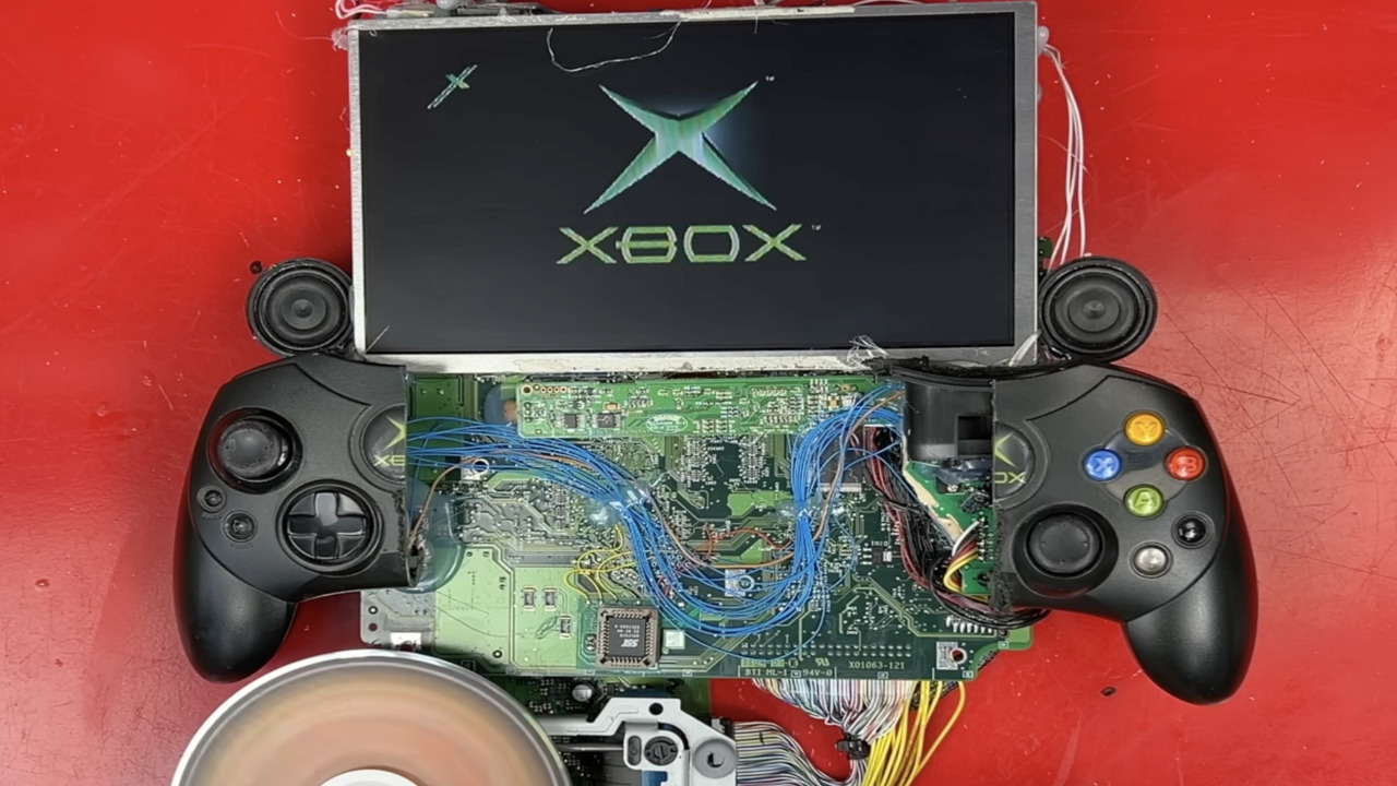 YouTuber sägt Xbox durch, klebt Komponenten mit Panzertape zusammen, hat plötzlich ein funktionierendes Handheld