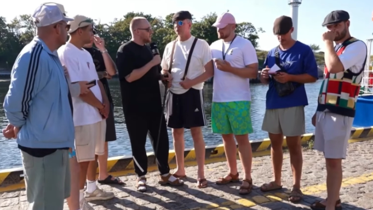 Twitch-Streamer feiert erste eigene Tour live auf Twitch, doch das Finale scheitert, weil er unpünktlich ist