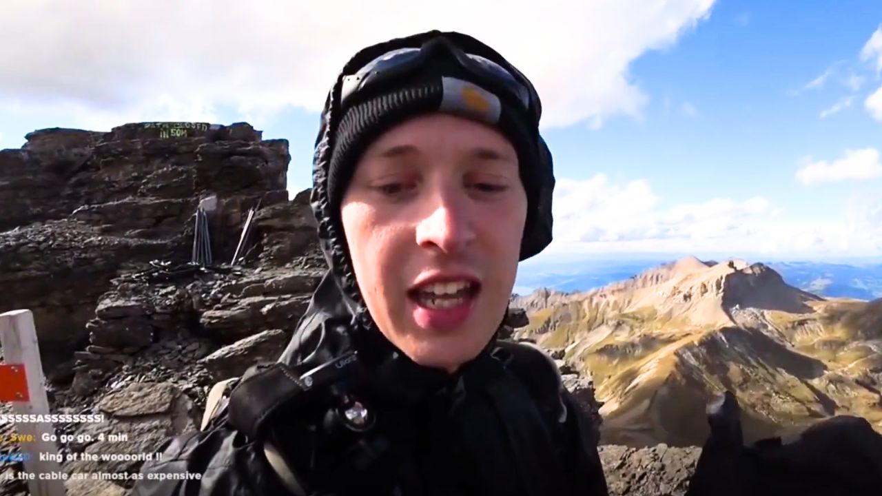 Mit einem PC auf dem Rücken wollen 2 Twitch-Streamer einen Berg erklimmen: müssen sich nach 10 Stunden von einem Helikopter abholen lassen