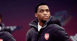 Titel EA FC 26 Jurriën Timber in Arsenal Trainingsjacke im leeren Stadion