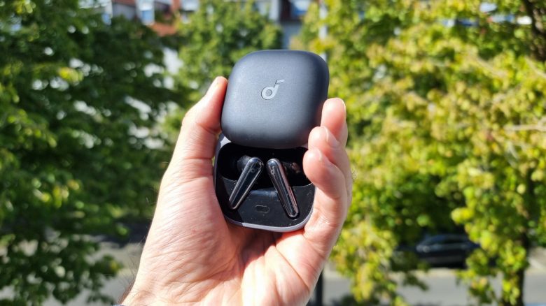 These in-ears have accompanied me on train journeys and through museums and have hardly let me down anywhere