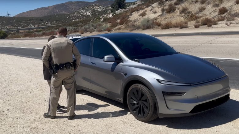 Zwei Fahrer wollten beweisen, wie toll der Autopilot von Tesla funktioniert, doch die Fahrt endet bereits nach 100 Kilometern