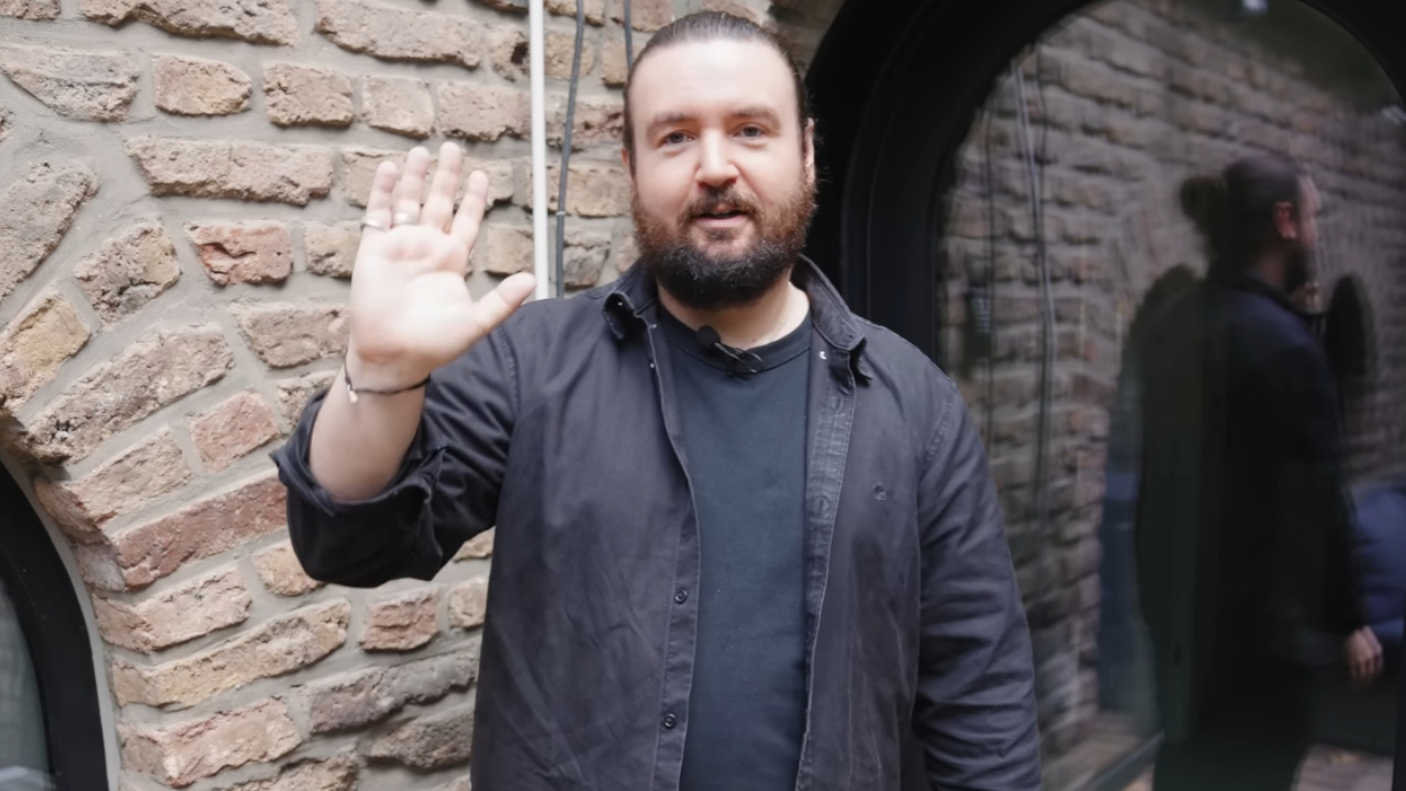 Der deutsche YouTuber Sturmwaffel erreicht 2 Millionen Abonnenten.