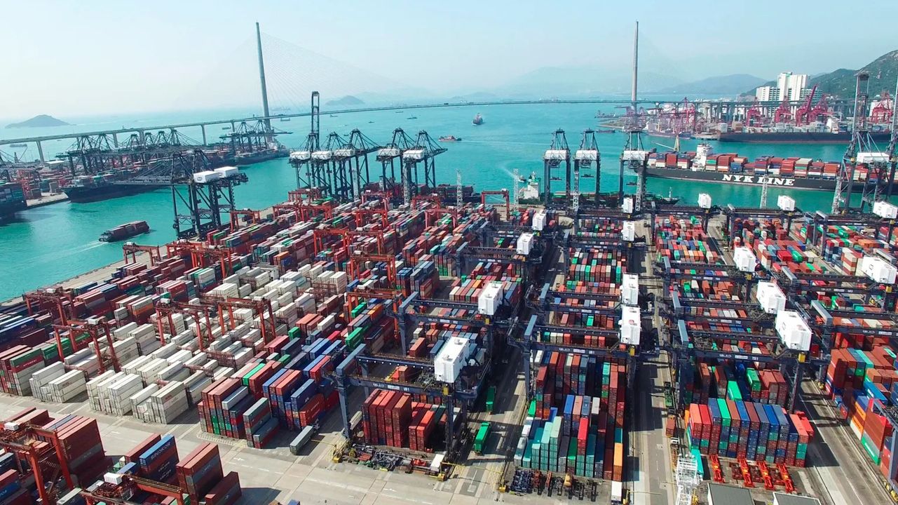 Ein Land meistert erstmals unmöglichen Seeweg, kann Waren so in der Hälfte der Zeit nach Europa bringen – Der Grund ist leider nicht so schön