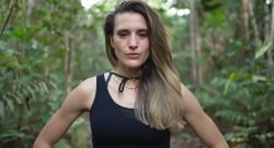 Die neue Staffel von 7 vs. Wild startet erfreulich gut, doch müssen die Zuschauer plötzlich dafür bezahlen - Titelbild zeigt Imke Salander