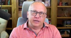 Ehemaliger Lead von WoW wollte das Genre der MMORPGs revolutionieren, jetzt droht sein Spiel zu scheitern - Titelbild zeigt Greg Street