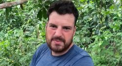 Schon in Folge 2 von 7 vs. Wild Amazonas brechen die Teilnehmer die wichtigste Regel, doch auch die Produktion ist schuld - Titelbild zeigt David Leichtle – Survival-Experte