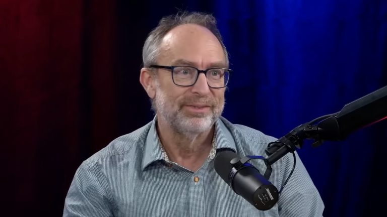 The founder of Wikipedia storms off stage after 45 seconds in an ...