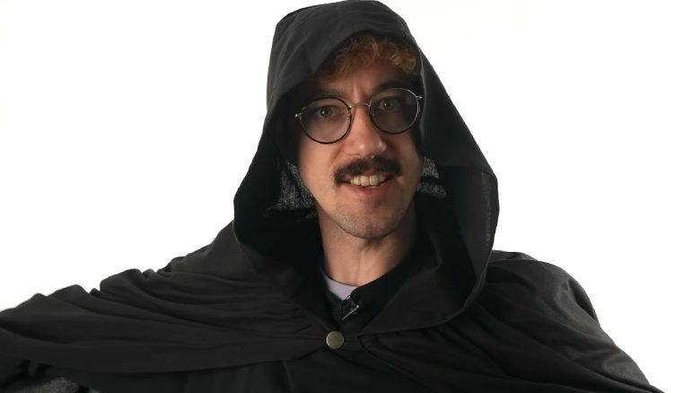 Twitch streamers present their German OnlyFangs, reminiscent of a Night Elf Mohawk from WoW in 2009