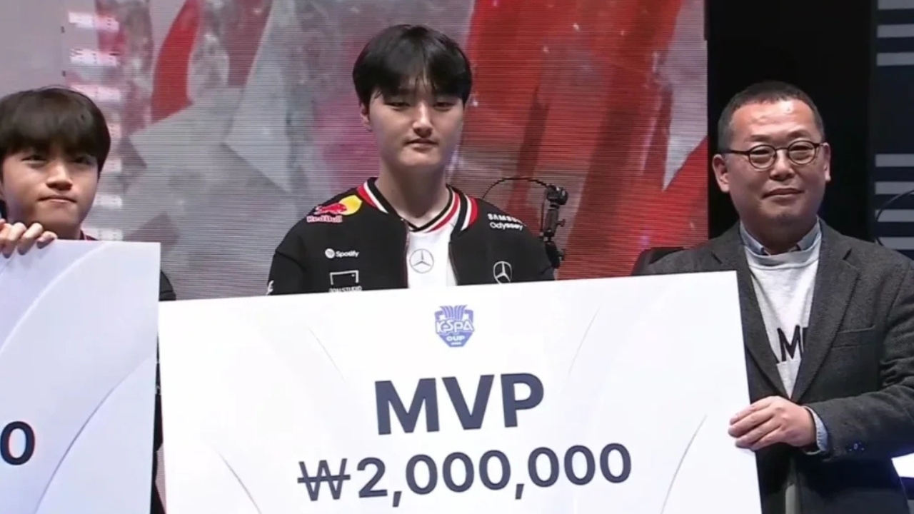 Der ehemalige ADC von T1 sagt, er sei der beste der Welt, doch sein Nachfolger rockt direkt das erste Turnier