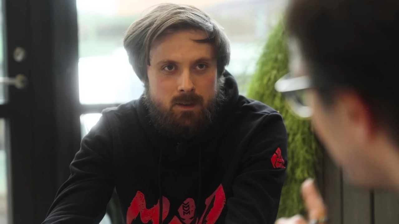 Twitch-Streamer ist nur Platin in LoL, spielt jetzt für ein Profi-Team in Europa, obwohl er es eigentlich gar nicht dürfte