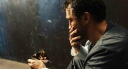 Symbolbild: trauernder Mann, Bildquelle Pexels via Ron Lach