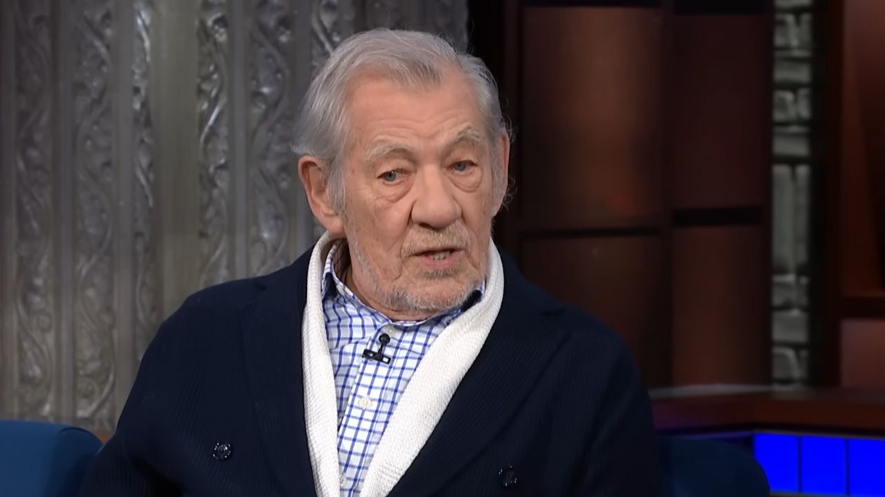 „Gandalf“ kehrt bald zurück, verrät, was er in Herr der Ringe in seiner Robe versteckt hat