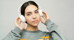 Discord TeamSpeak Titelbild Frau Pexels