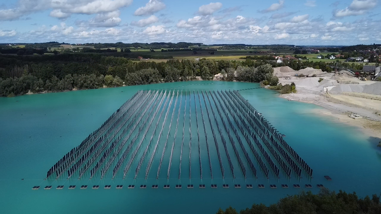 Germany relies on a simple idea to solve one of the problems of renewable energies: covering a lake with solar panels