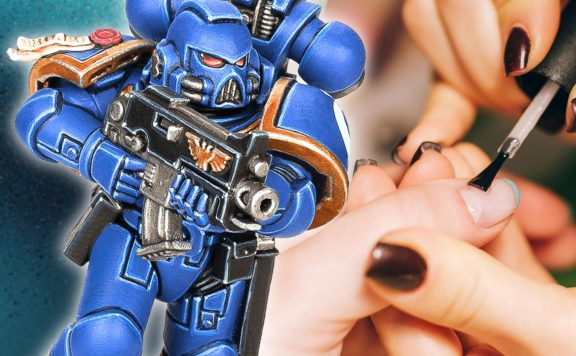 Space Marine und lackierte Nägel