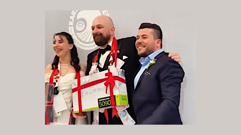 Nutzer bricht mit wichtiger Tradition, verschenkt zur Hochzeit anstatt Gold lieber eine Grafikkarte, RAM und eine CPU