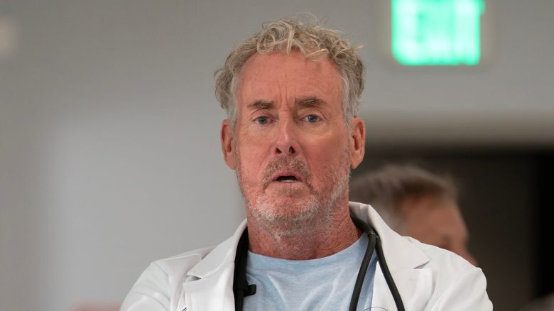 Disney Press Content Scrubs Staffel 1 Dr. Cox v 2