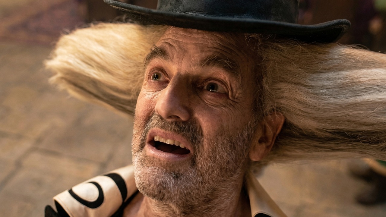 In One Piece auf Netflix gibt es einen Schauspieler, der schon in Breaking Bad und Big Bang Theory zu sehen war, lobt die Serie als beste Erfahrung seines Lebens