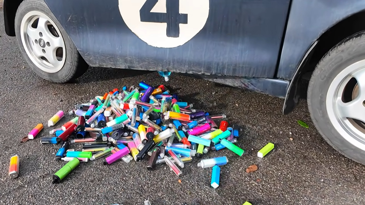 Ein Bastler betreibt Auto mit 500 ausrangierten E-Zigaretten, ist überrascht, wie weit er fahren kann